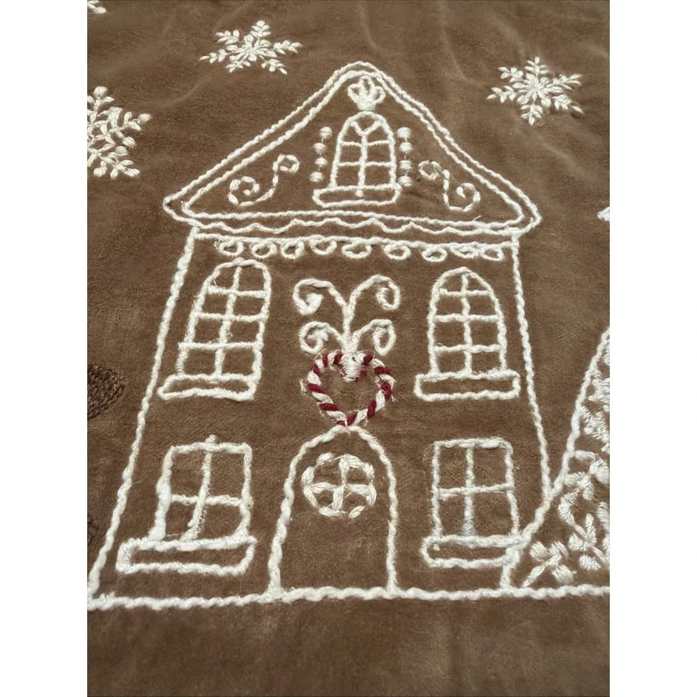 Pottery Barn Gingerbread Village‎ Embroidered Velvet Lumbar Pillow Cover 16